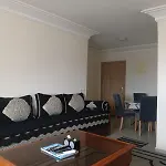 Appartement Vue Panoramique Sur Mer Avec Climatisation! A 5 Minutes A Pied De La Plage ! A Environ 6 Minutes En Voiture Du Centre D\'Agadir Et A 10 Minutes En Voiture De Taghazout !
