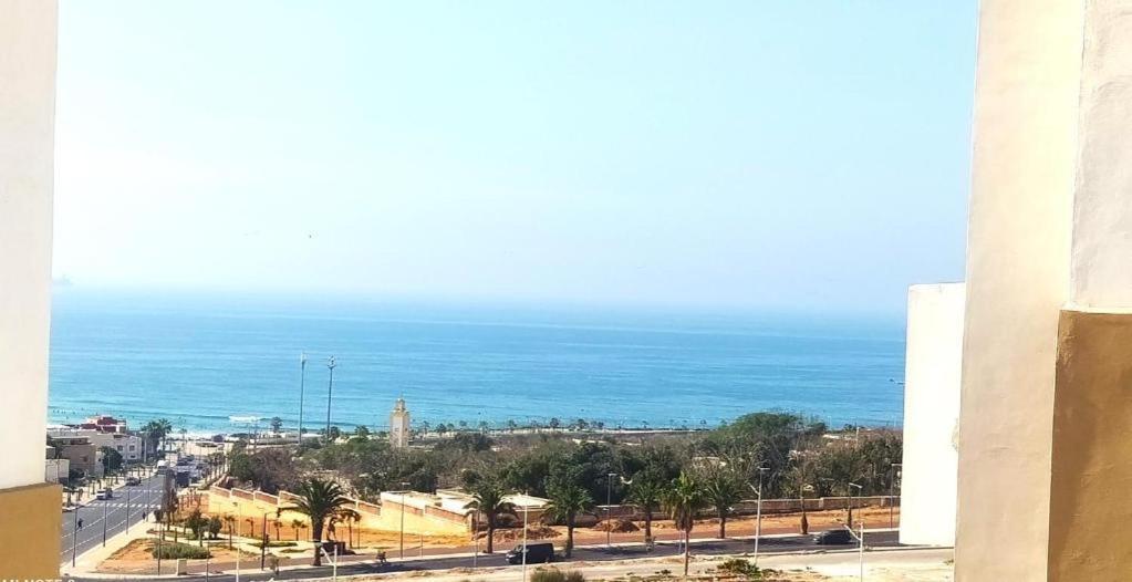 Vue Panoramique Sur Avec Climatisation! A 5 Minutes A Pied De La ! A Environ 6 Minutes En Voiture Du Centre D'agadir Et A 10 Minutes En Voiture De Taghazout ! Appartement Agadir